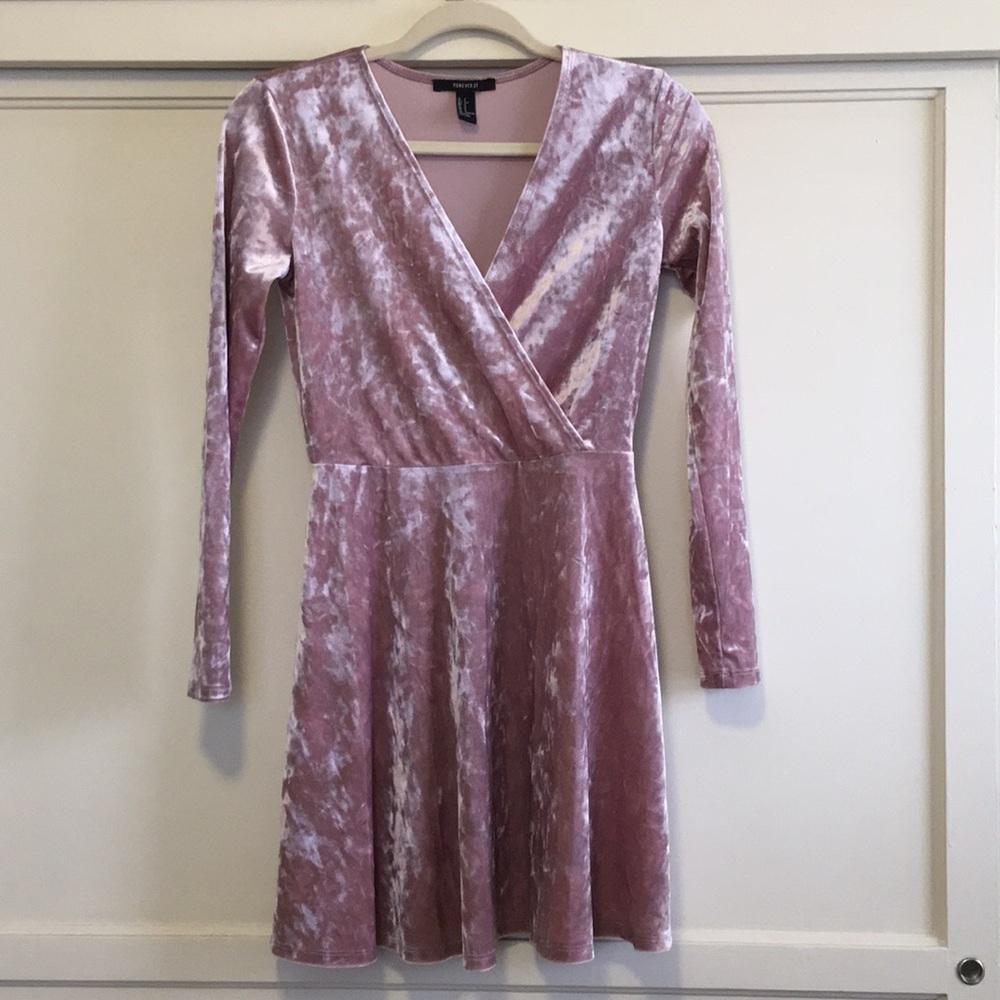 FOREVER 21 MAUVE PINK VELVET DRESS